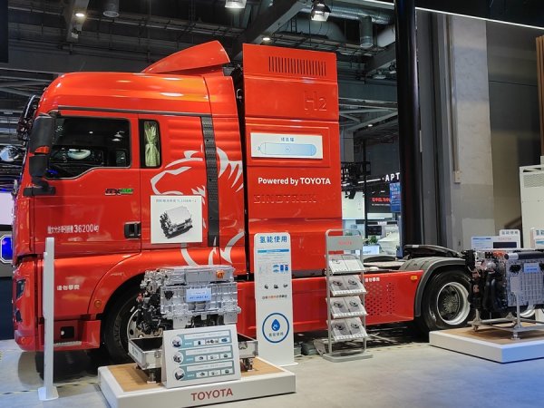 实盘配资杠杆 陆、水、空出行最前沿科技已就位，进博会汽车馆90%展车都是新能源